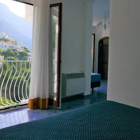 비토리아 호텔 3*